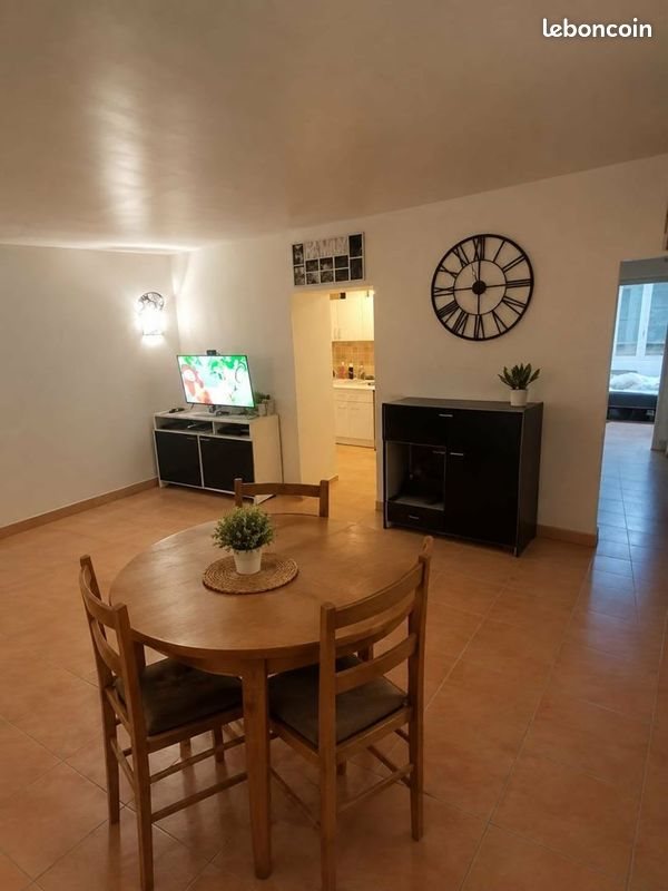 Appartement à louer, 63m², Eyguières