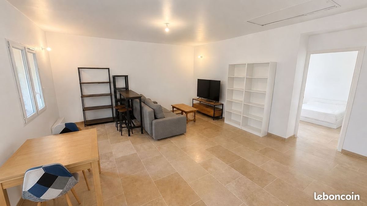 Appartement à louer, 67m², Eyguières