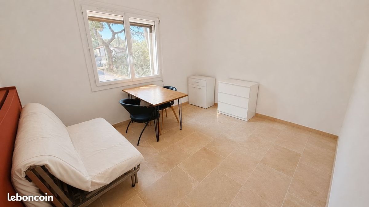 Appartement à louer, 67m², Eyguières