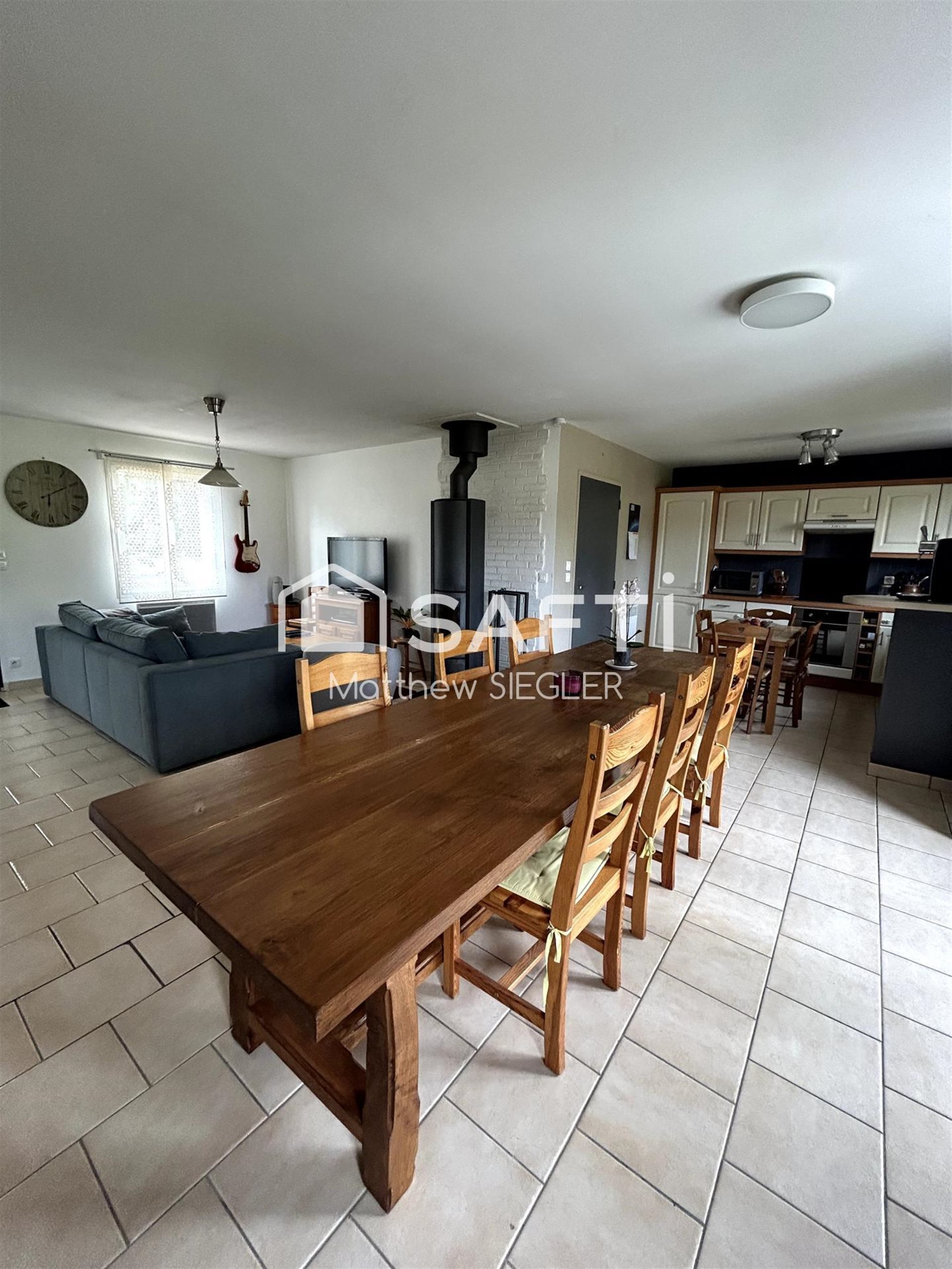 Maison à vendre, 104m², Cléré-les-Pins