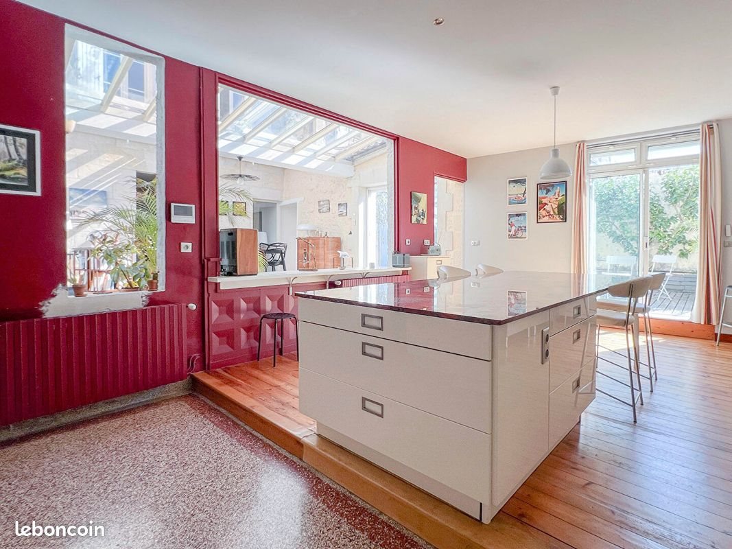 Appartement à vendre, 342m², Saintes