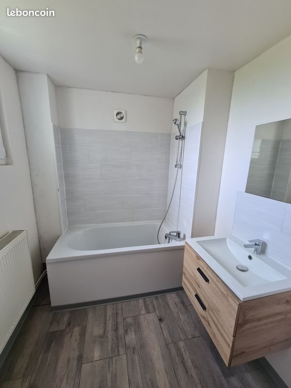 Maison à louer, 61m², Glageon