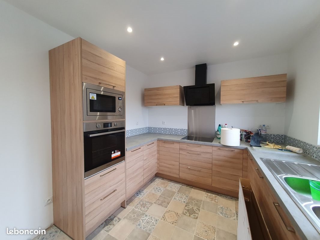 Maison à louer, 69m², Floyon