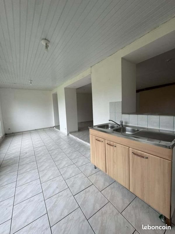 Appartement à louer, 78m², Etroeungt