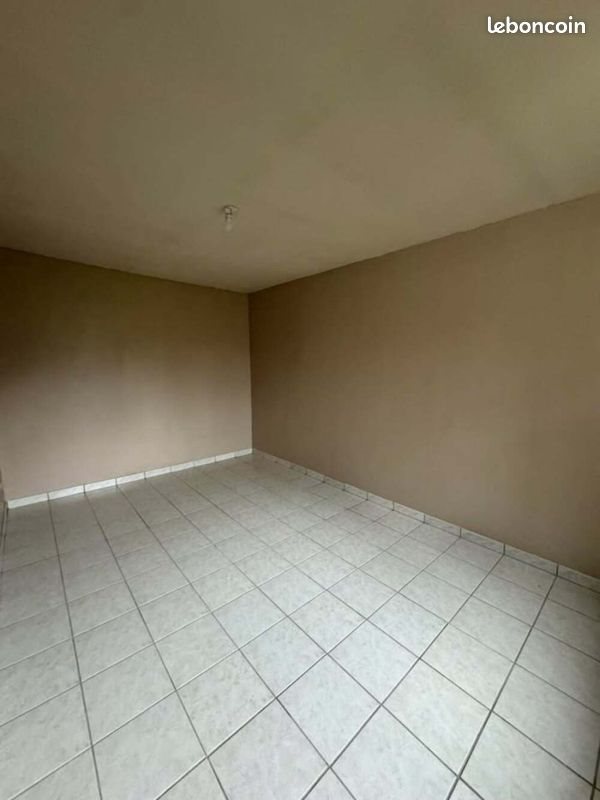 Appartement à louer, 78m², Etroeungt