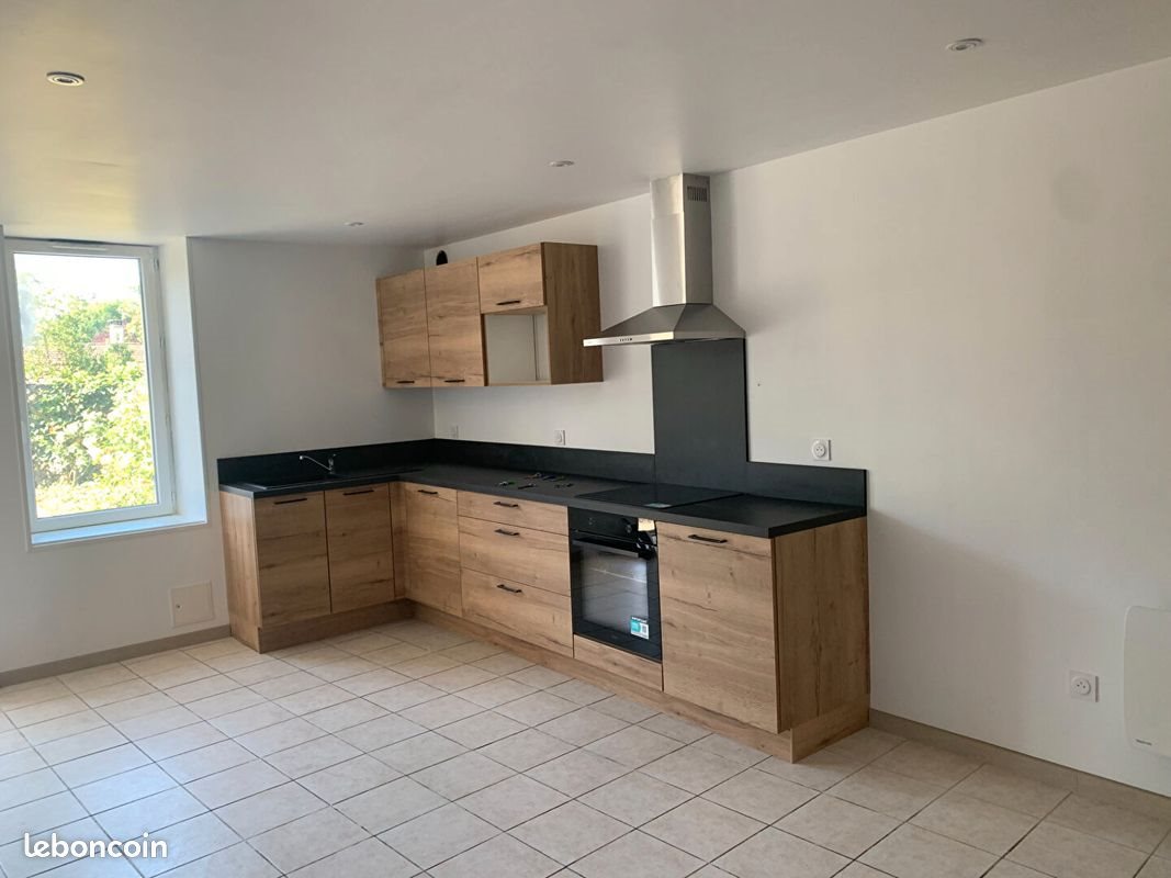 Maison à louer, 83m², Montguyon