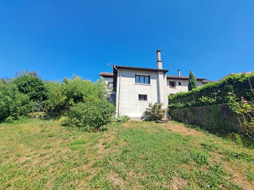 Maison 8 pièces 150 m² · à Les Abrets en Dauphiné · 150 m² · 175 000 €