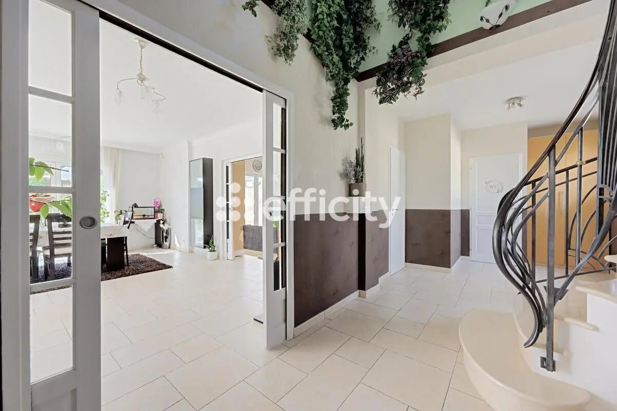 Maison à vendre, 300m², La Queue-en-Brie