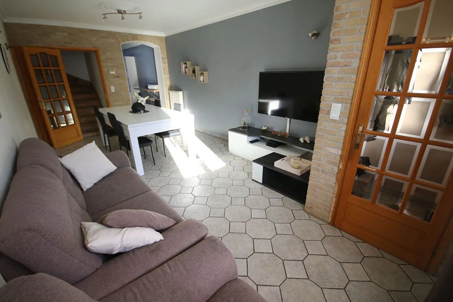 Photo 1