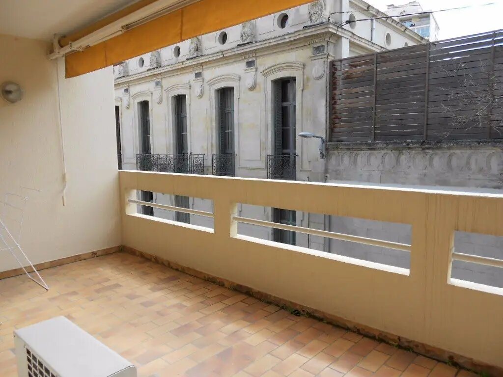 Appartement à louer, 23m², Nîmes