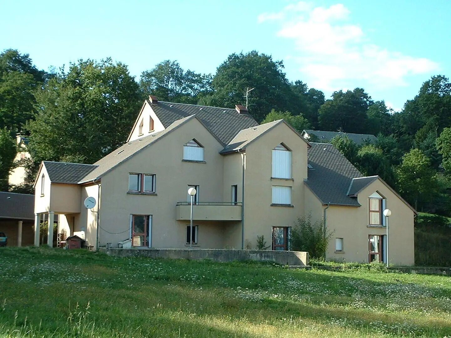 Appartement à louer, 85m², Salles-Curan