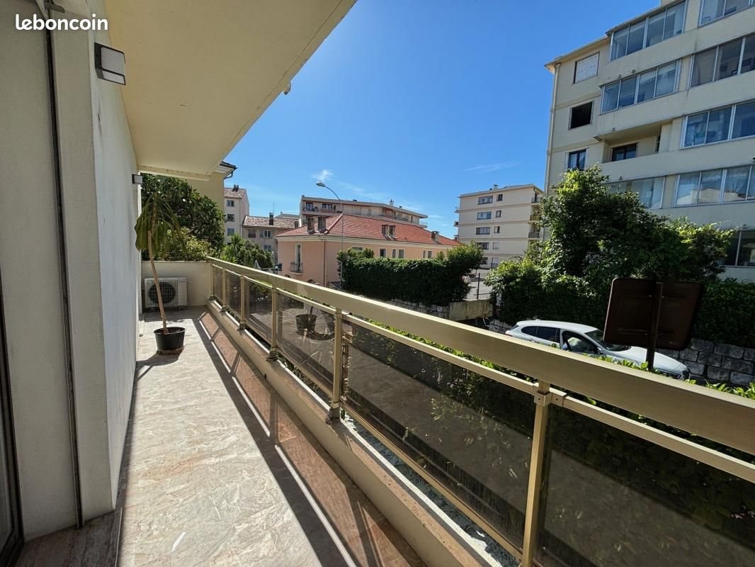 Appartement à louer, 95m², Saint-Laurent-du-Var