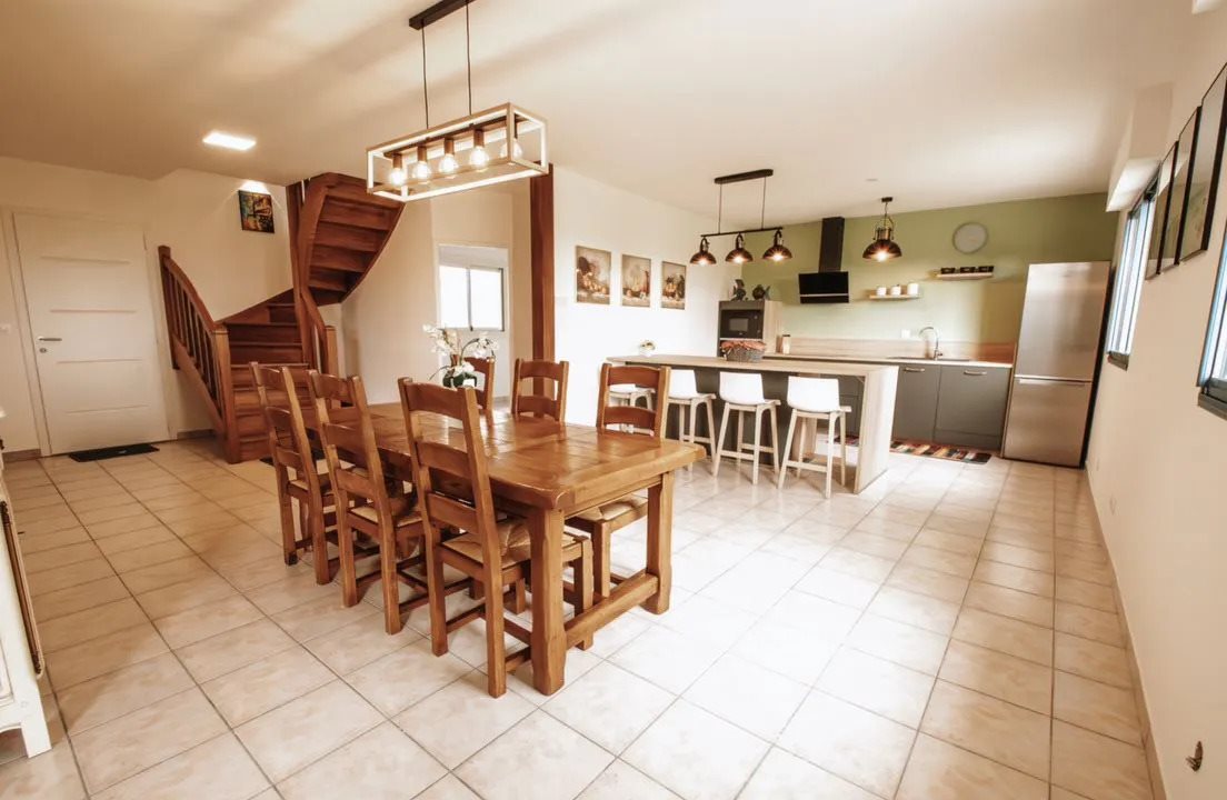 Maison à louer, 180m², Auppegard