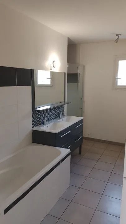 Maison à louer, 100m², Larnod