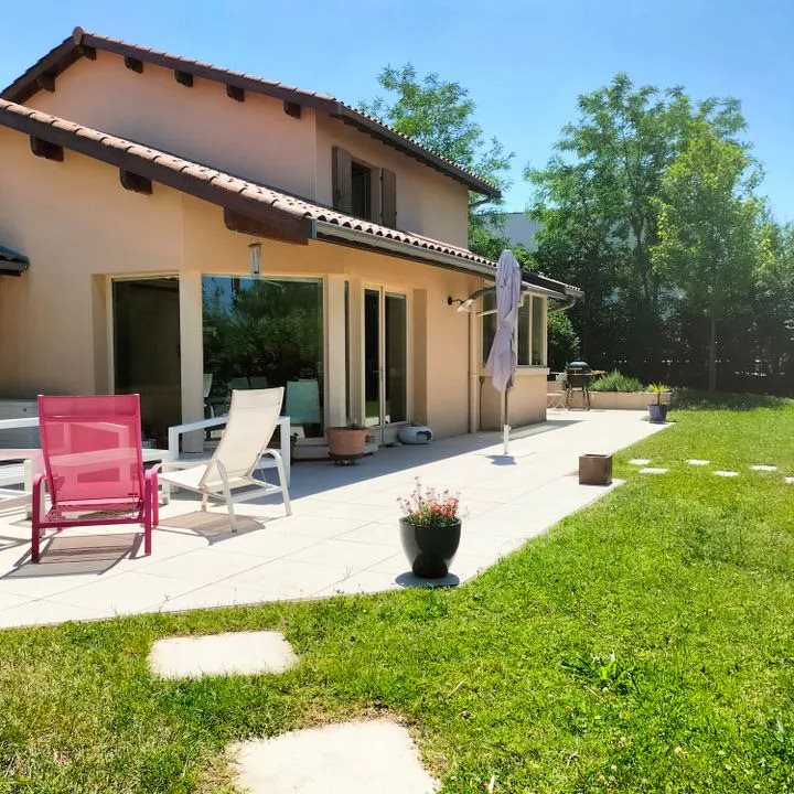 Maison à louer, 210m², Saint-Genis-Laval