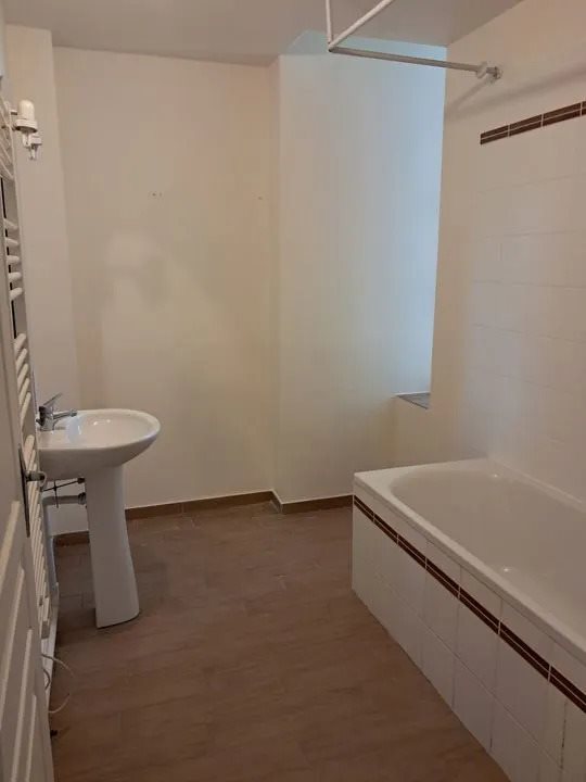 Maison à louer, 100m², Cheffes