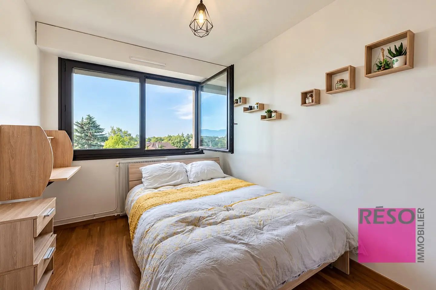 Appartement à louer, 82m², Etrembières