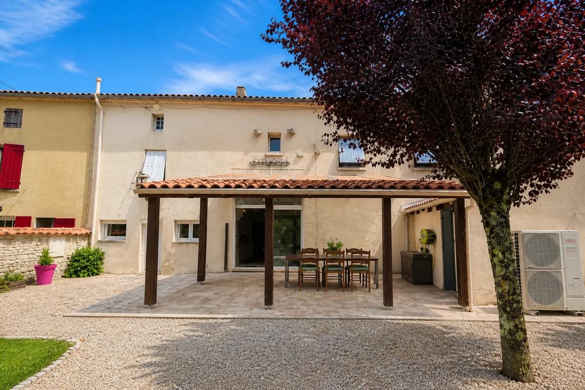 Maison à vendre, 192m², Mornac
