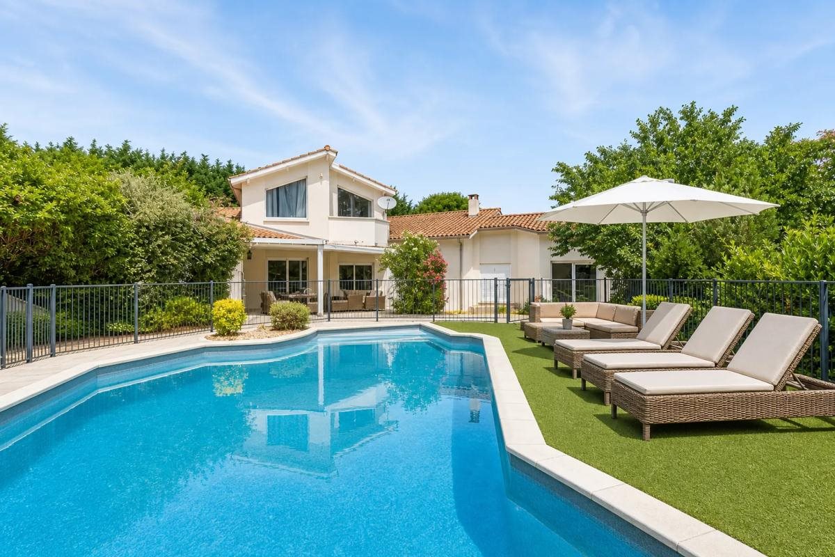 Maison à vendre, 210m², Saint-Cyr-sur-le-Rhône