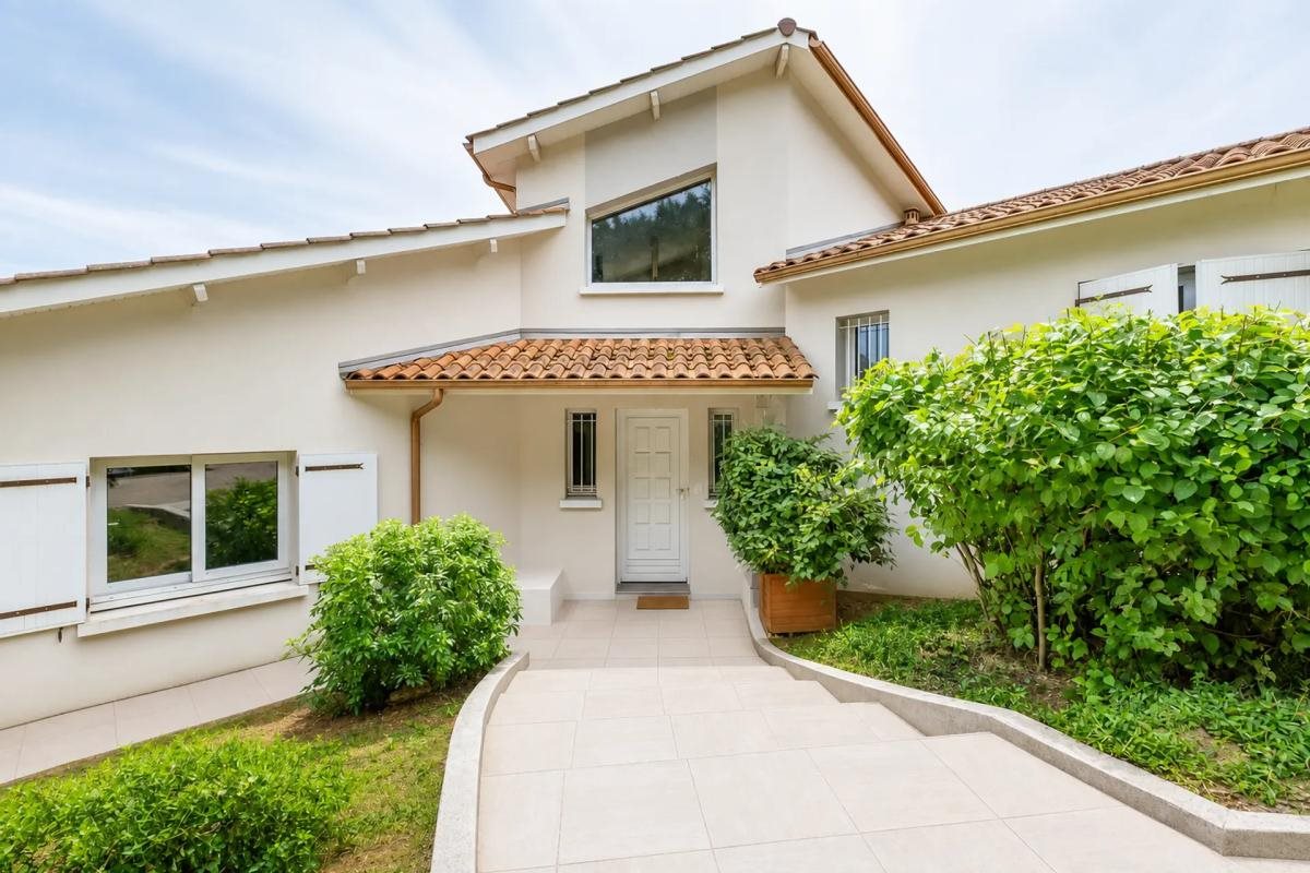 Maison à vendre, 210m², Saint-Cyr-sur-le-Rhône