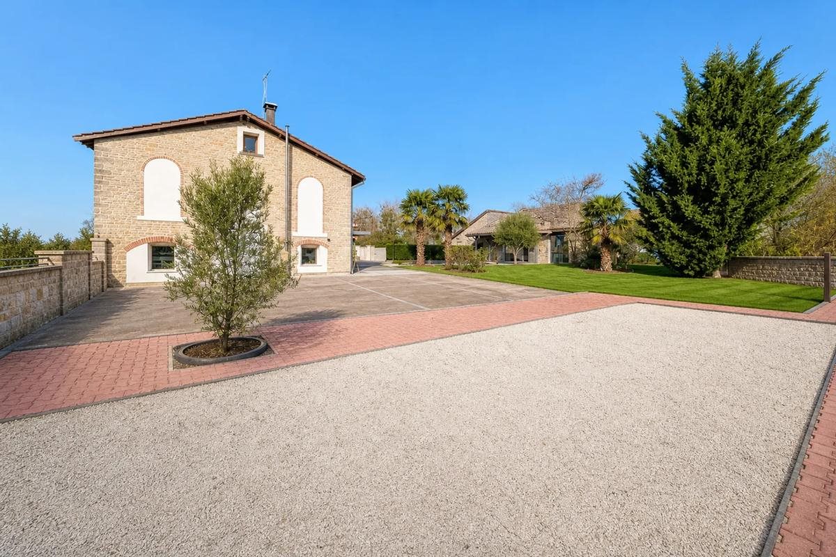Maison à vendre, 413m², Uchizy