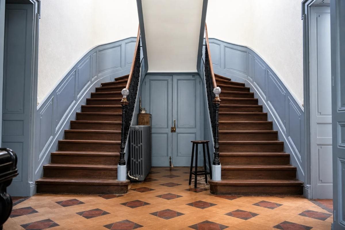 Maison à vendre, 360m², Neuville-sur-Ain