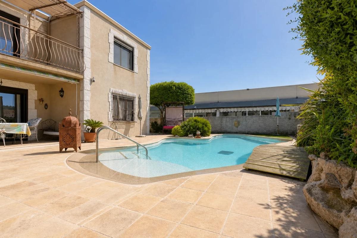 Maison à vendre, 238m², Gignac-la-Nerthe