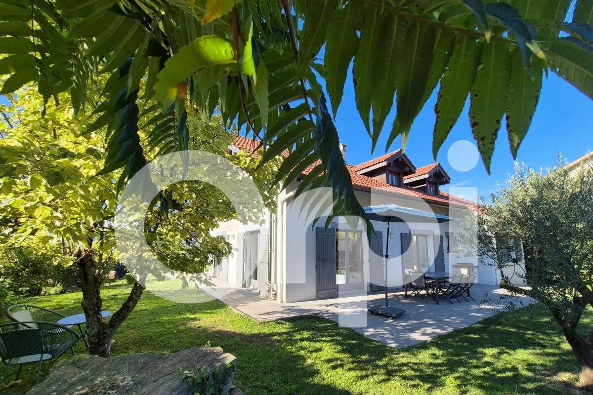 Maison à vendre, 220m², Nernier