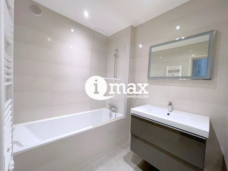 Appartement à louer, 63m², Courbevoie
