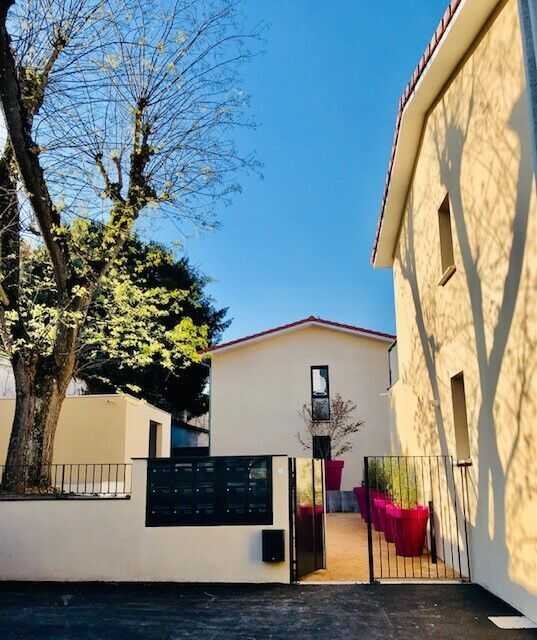 Appartement à louer, 71m², Écully