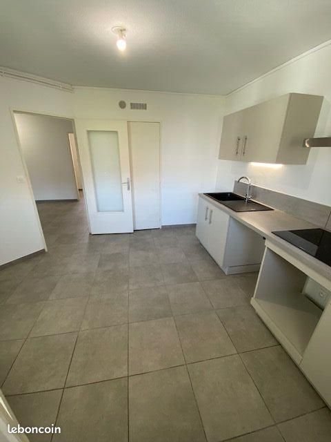 Appartement à louer, 104m², Vénissieux