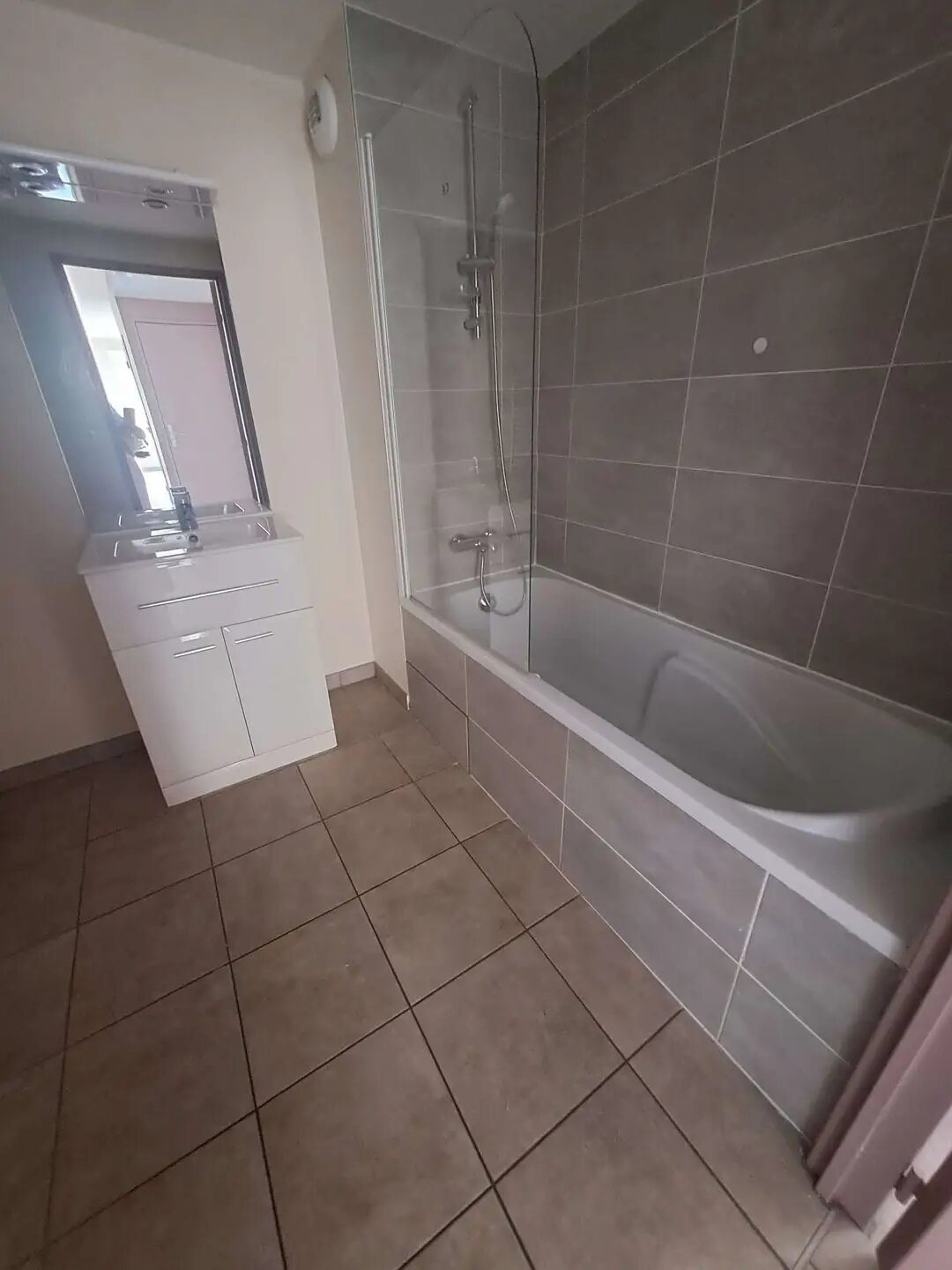 Appartement à louer, 66m², Bron