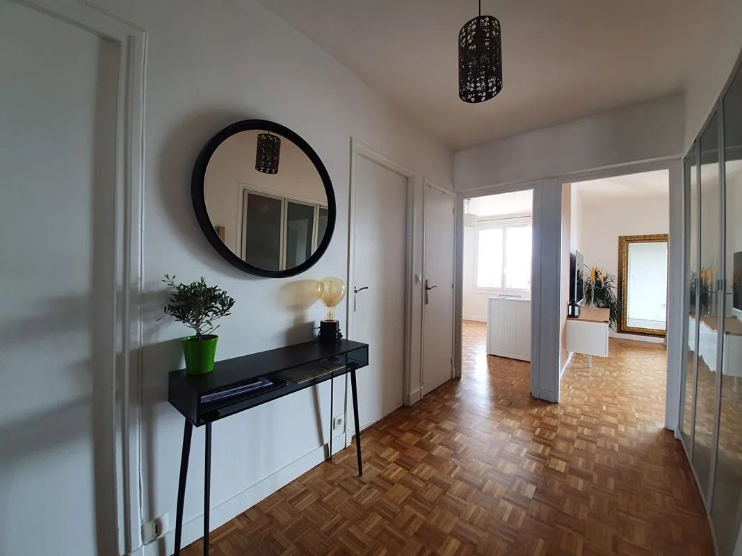 Appartement à louer, 65m², Courbevoie