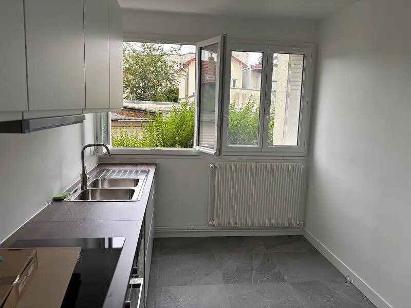 Appartement à louer, 76m², Châtillon