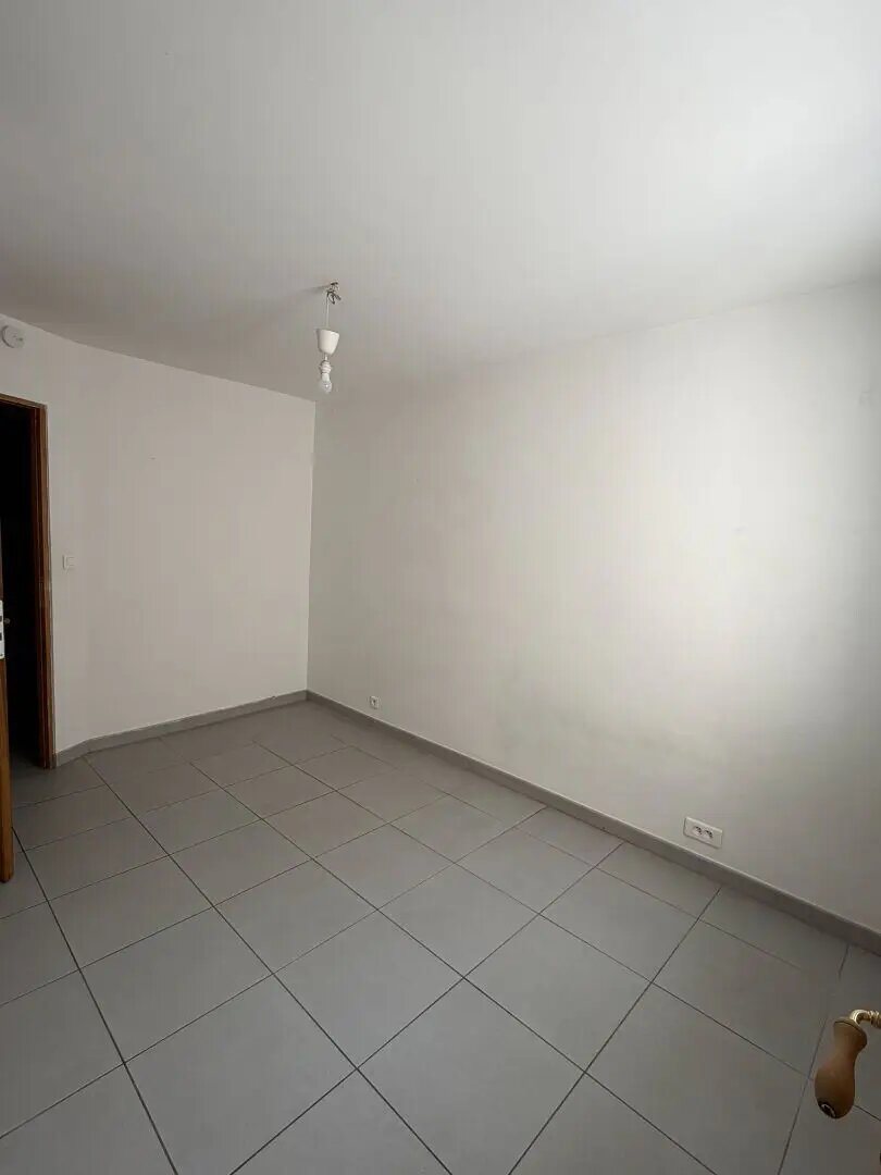 Appartement à louer, 33m², Pélissanne