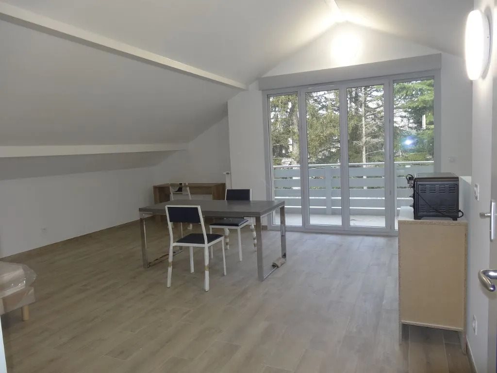 Appartement à louer, 29m², Saint-Genis-Laval