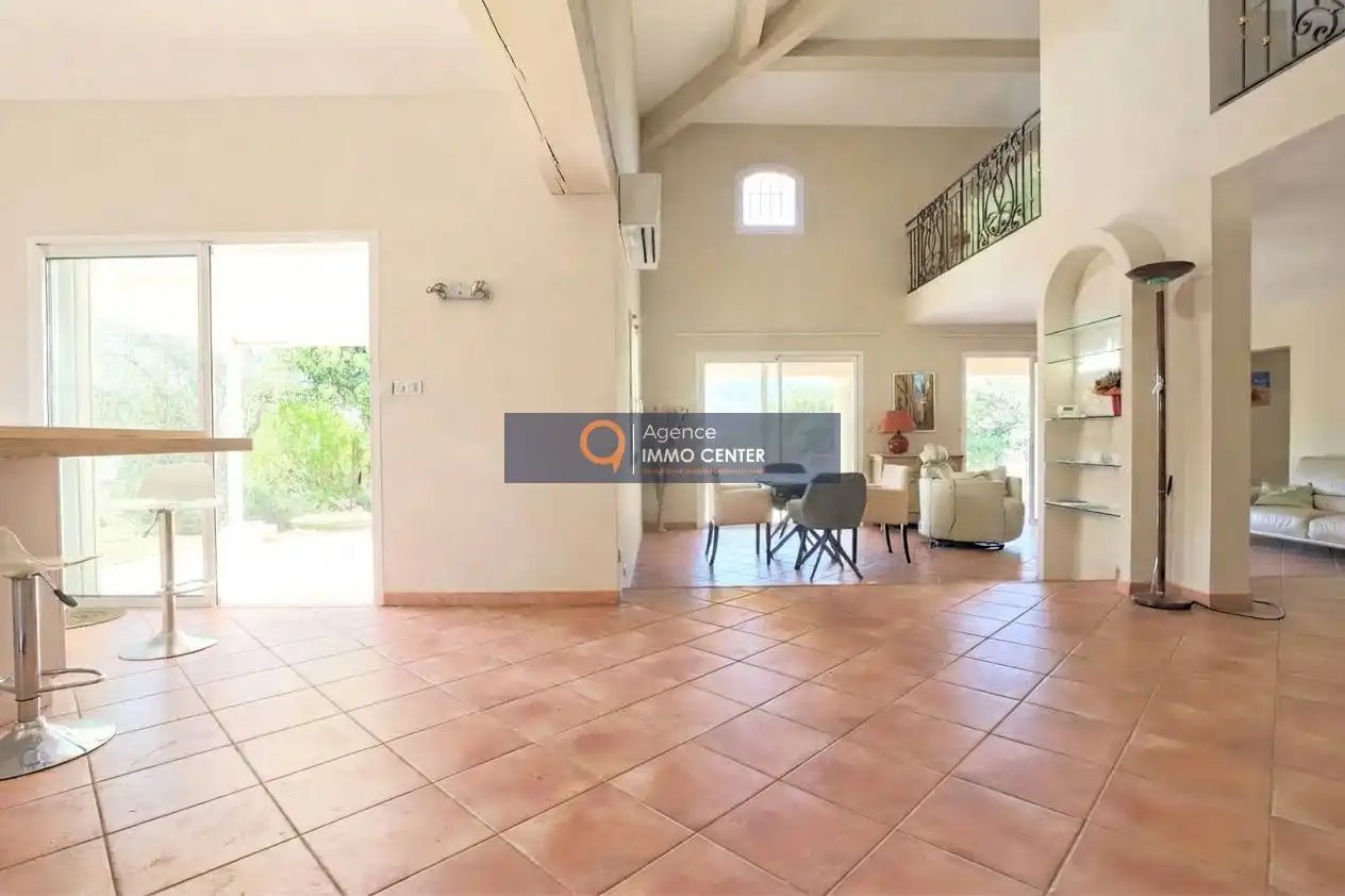 Maison à vendre, 189m², Solliès-Pont
