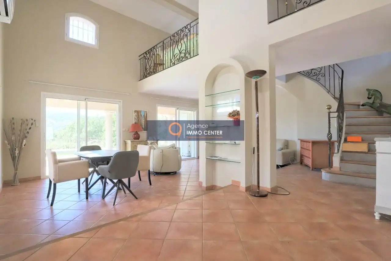 Maison à vendre, 189m², Solliès-Pont