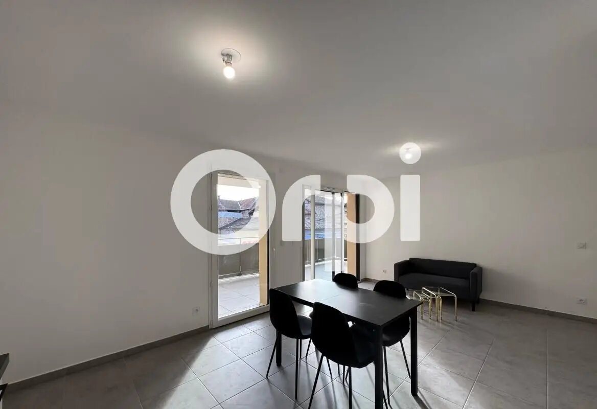 Appartement à louer, 67m², Saint-Etienne-de-Saint-Geoirs