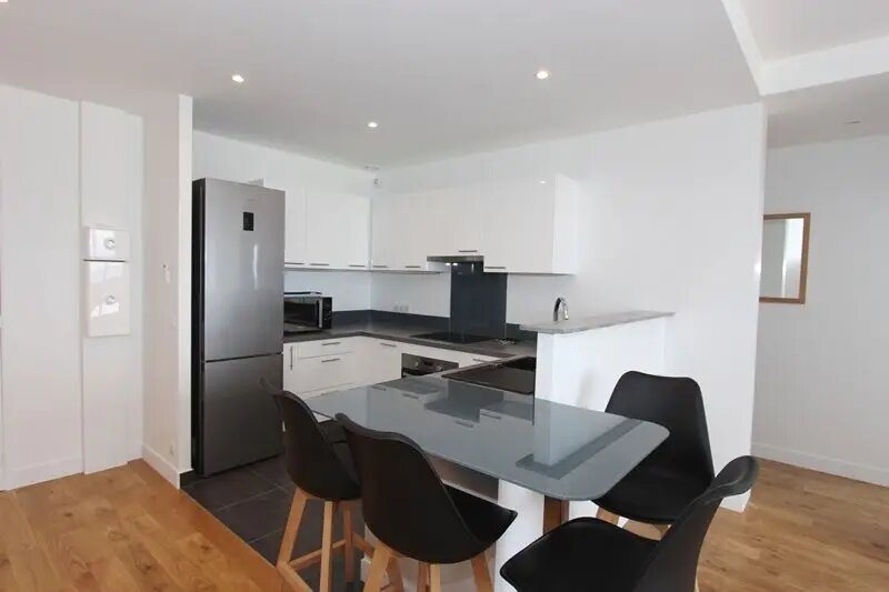 Appartement à louer, 69m², Courbevoie
