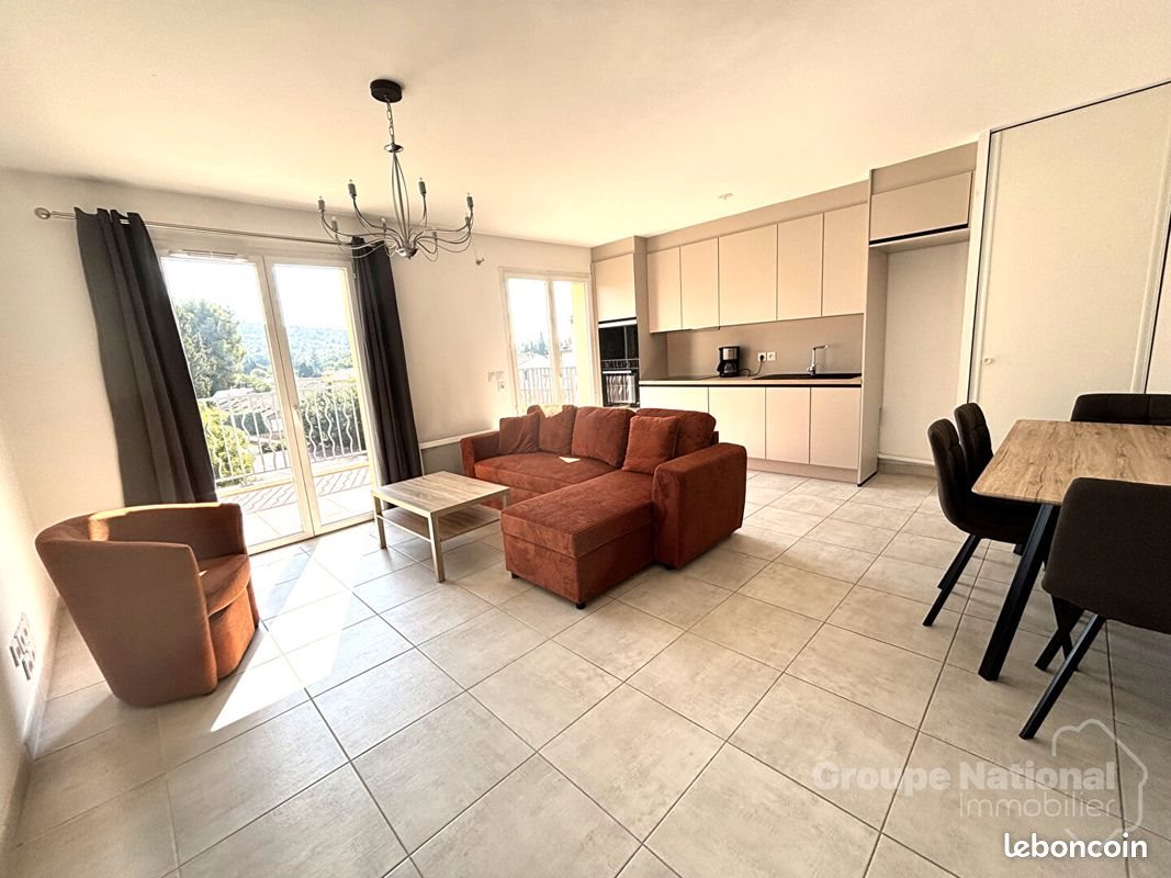 Appartement à louer, 67m², Eyguières