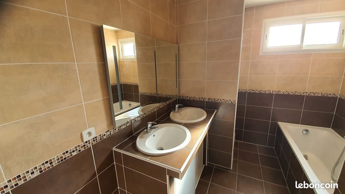 Maison à louer, 92m², Ceyreste