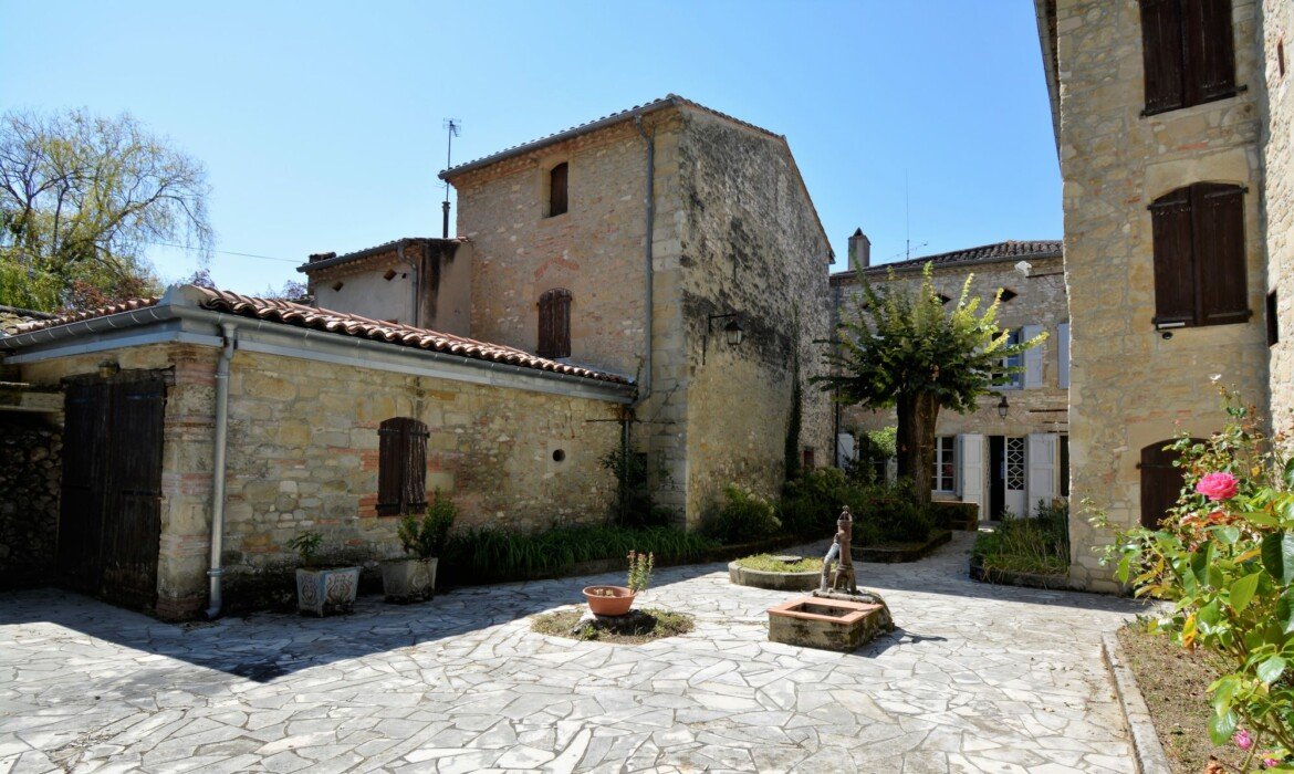 Maison à louer, 220m², Auriac-sur-Vendinelle