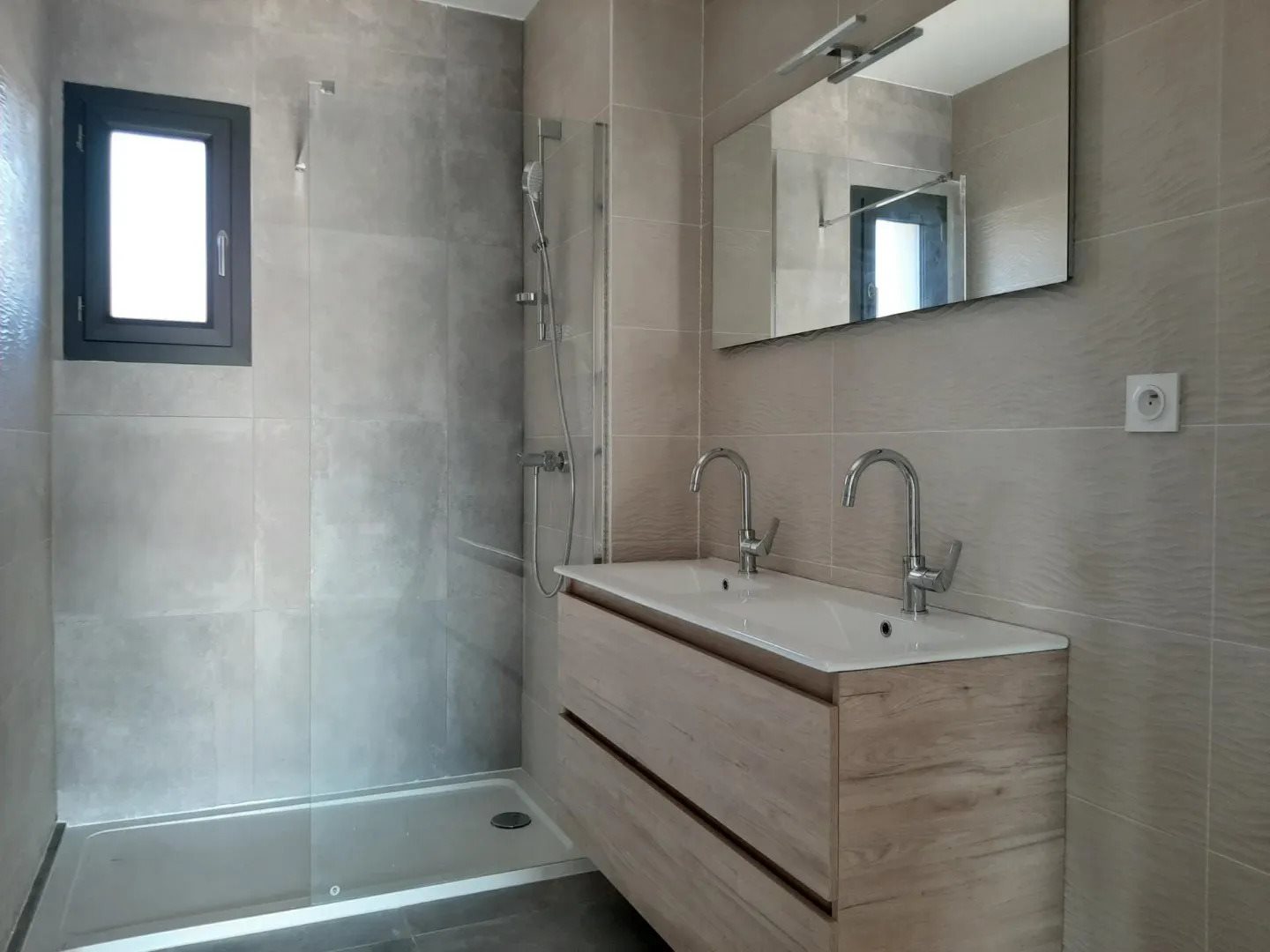 Appartement à louer, 90m², Roussillon
