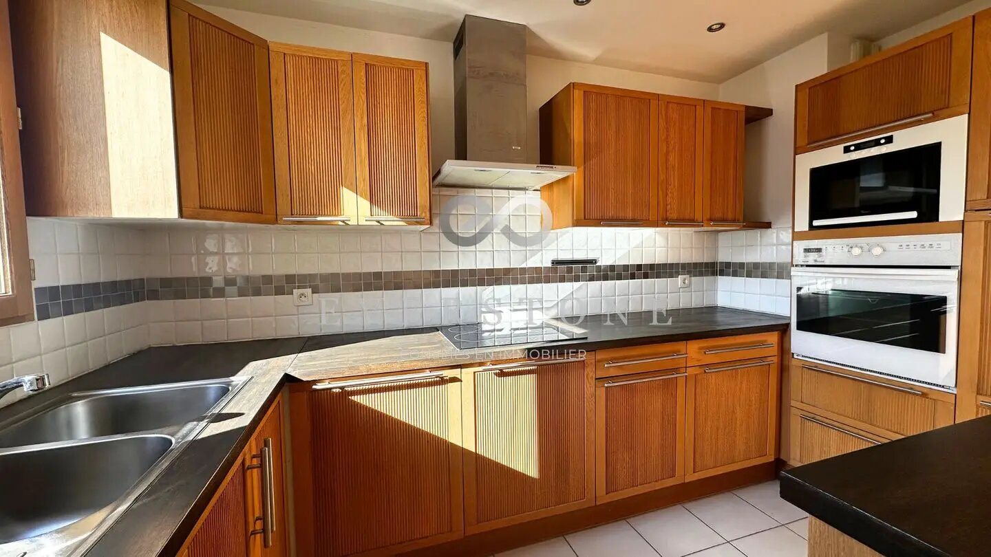 Appartement à louer, 61m², Courbevoie