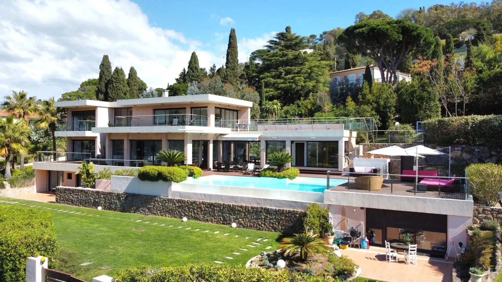 Maison à louer, 350m², Cannes-la-Bocca
