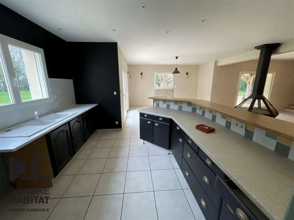 Maison à louer, 220m², Usson-du-Poitou