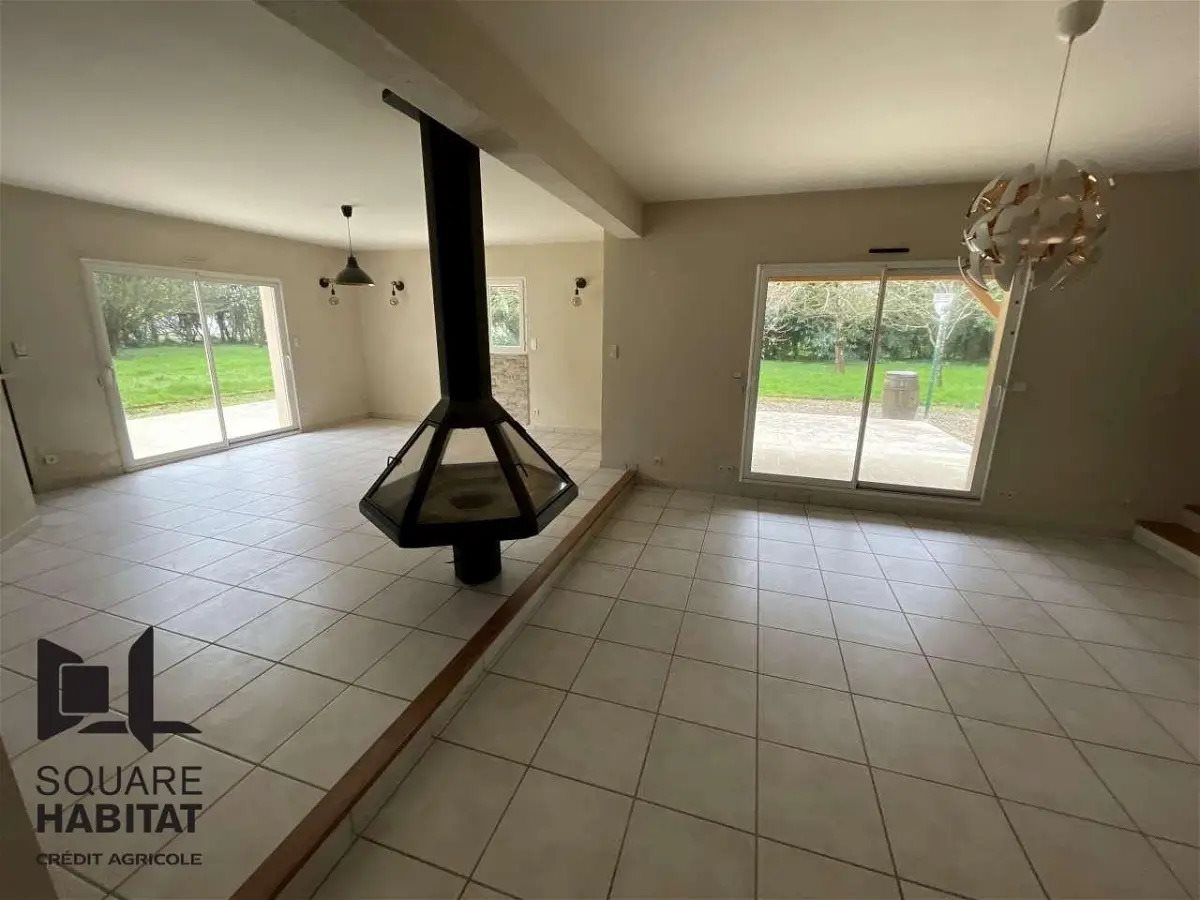 Maison à louer, 220m², Usson-du-Poitou