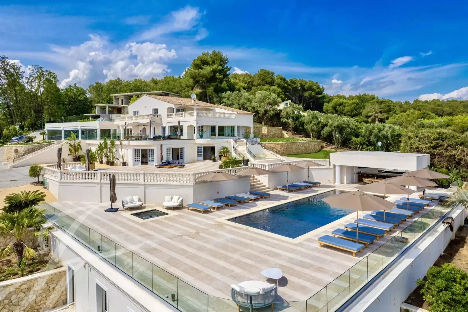 Maison à louer, 1400m², Mougins