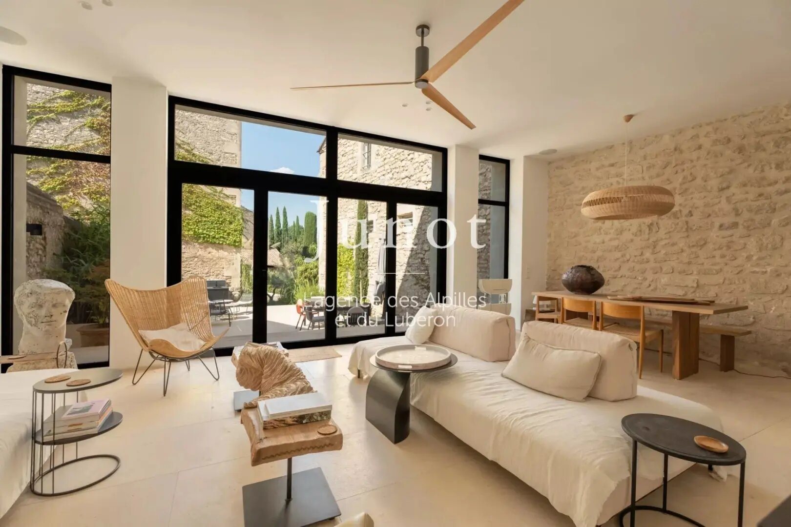 Maison à louer, 260m², Saint-Rémy-de-Provence